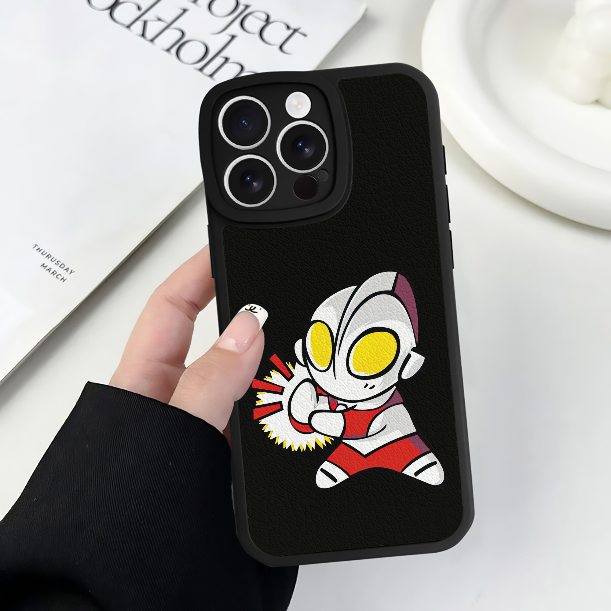 （画像用） ウルトラマン Ultraman 【iPhone 16シリーズ対応】シリコンスマホケース（レザー調） 材質：シリコン